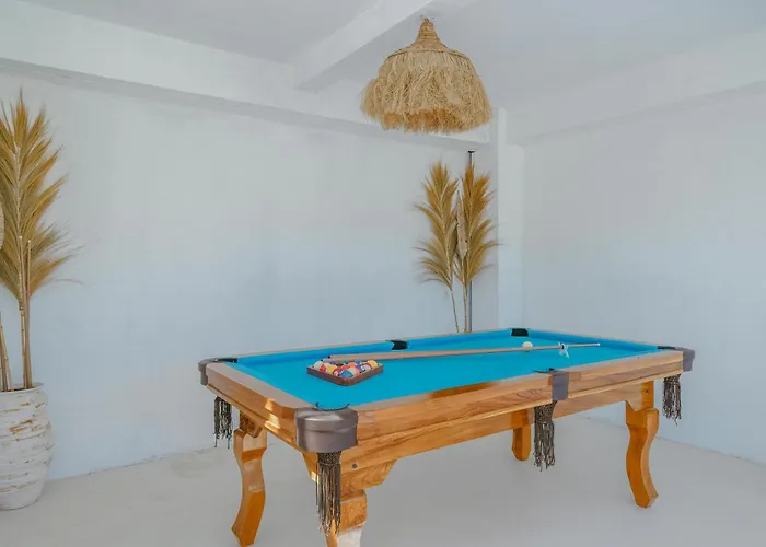 Paca - Rooftop, Outdoor Cinema & 2 Pools Overlooking Rice Fields Canggu (Bali)
