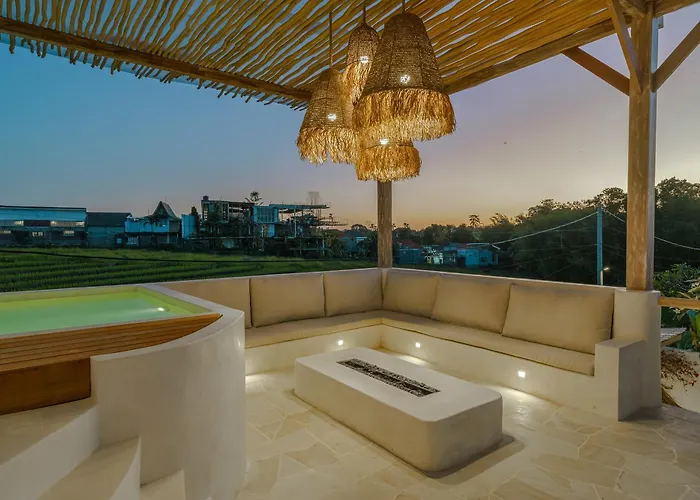 Paca - Rooftop, Outdoor Cinema & 2 Pools Overlooking Rice Fields Villa Canggu (Bali)