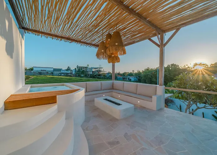 Paca - Rooftop, Outdoor Cinema & 2 Pools Overlooking Rice Fields Villa