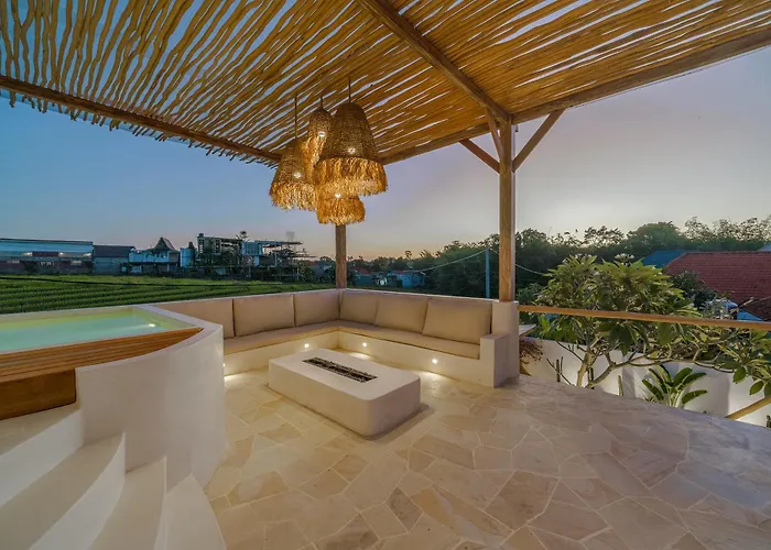 Villa Paca - Rooftop, Outdoor Cinema & 2 Pools Overlooking Rice Fields *