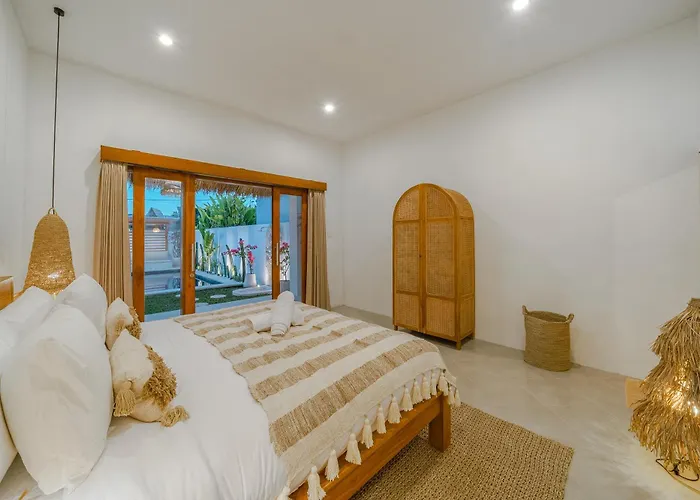 Paca - Rooftop, Outdoor Cinema & 2 Pools Overlooking Rice Fields *
