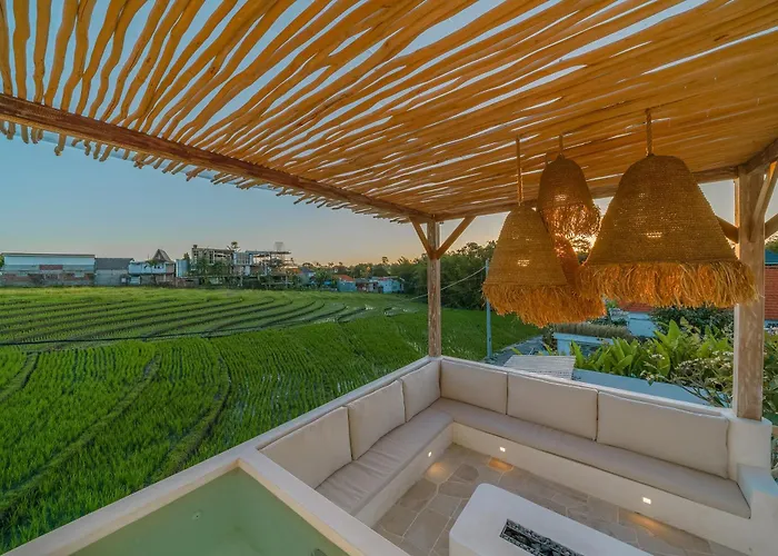 Villa Paca - Rooftop, Outdoor Cinema & 2 Pools Overlooking Rice Fields