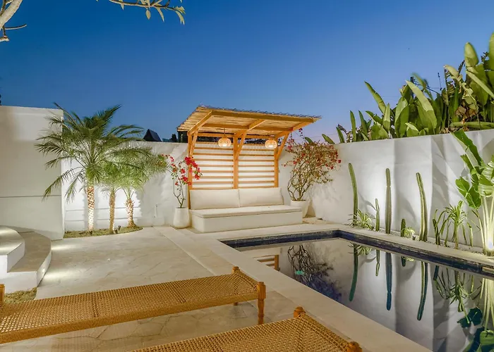 Villa Paca - Rooftop, Outdoor Cinema & 2 Pools Overlooking Rice Fields *