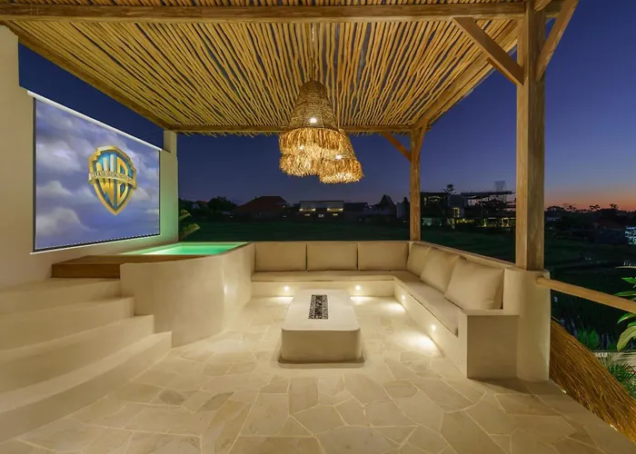Paca - Rooftop, Outdoor Cinema & 2 Pools Overlooking Rice Fields